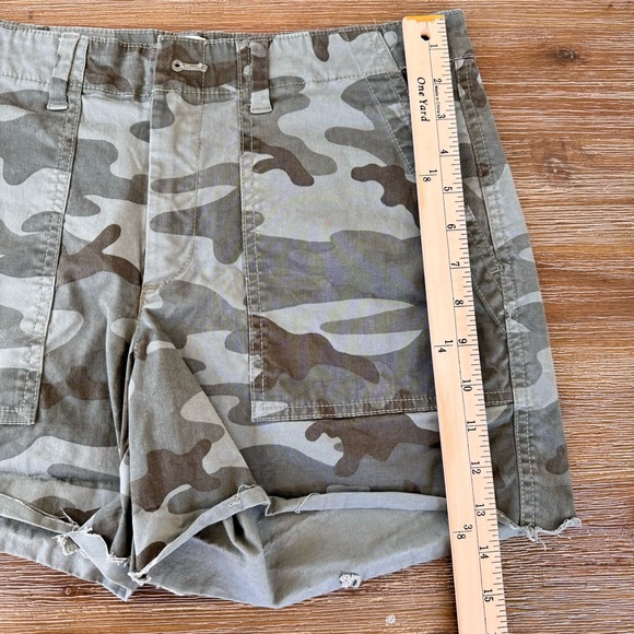 Girlfriend Khaki short size 6 - Picture 2 of 16
